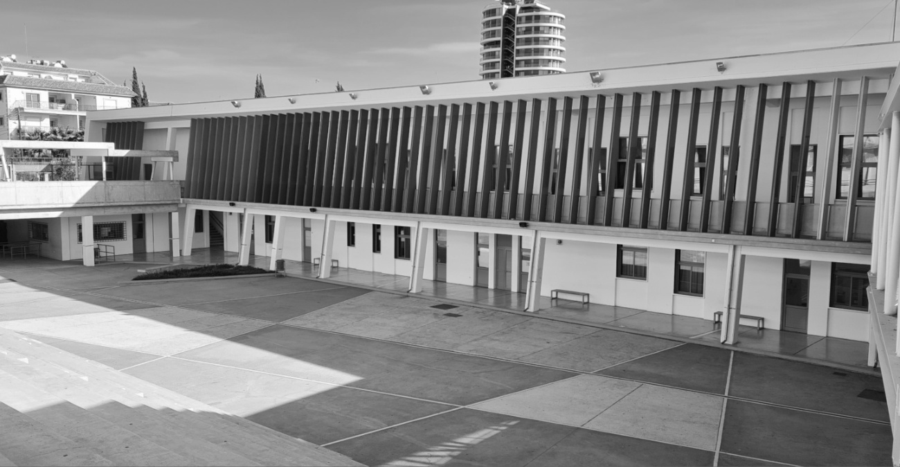 Ραγίζουν καρδιές στο Λανίτειο Γυμνάσιο: Το συγκινητικό αντίο στον Διευθυντή που υπήρξε «φάρος» για τους μαθητές του