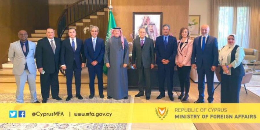 Παραγωγική συνάντηση στο πλαίσιο γεύματος εργασίας ΥΠΕΞ με πρέσβεις αραβικών κρατών