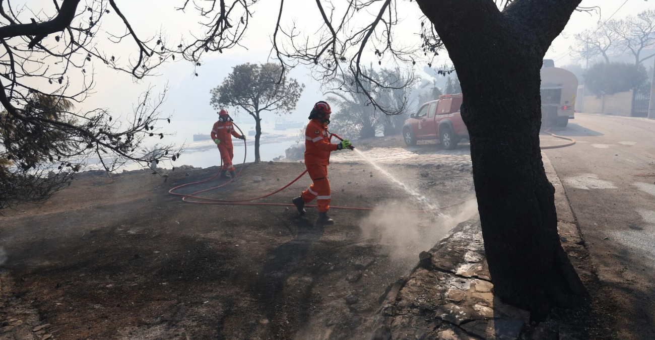 Τραγωδία στη Σαλαμίνα: Ζευγάρι βρέθηκε νεκρό στις φλόγες – «Πρέπει να εγκλωβίστηκε»