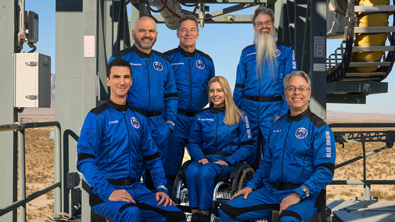 Ο πρώτος άνθρωπος σε αναπηρικό αμαξίδιο ταξίδεψε στο διάστημα, δείτε βίντεο και φωτογραφίες