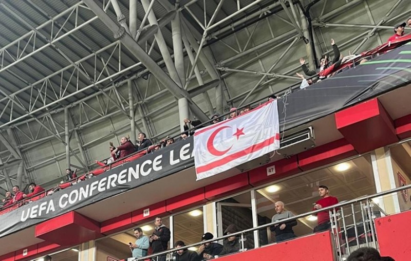 Απίστευτα προκλητικοί οι Τούρκοι - Συνθήματα για τον Κεμάλ από τους οπαδούς της Σαμσουνσπόρ στο ματς με ΑΕΚ Αθηνών - Δείτε βίντεο