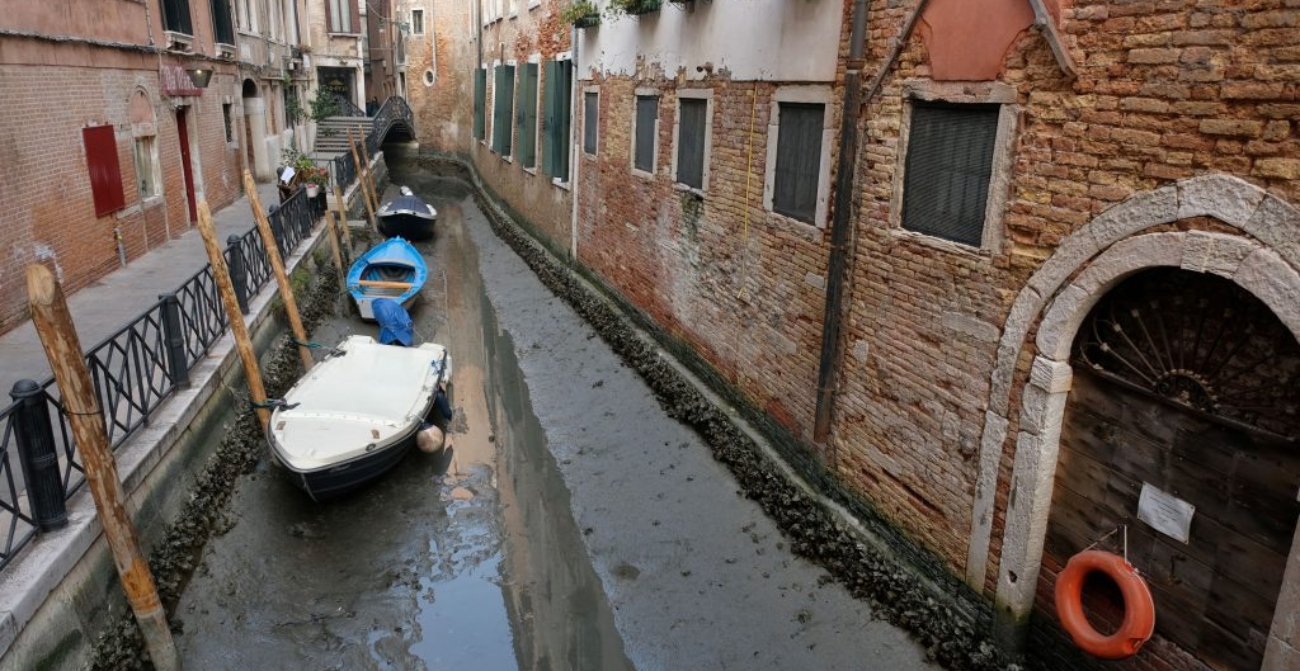 Τα κανάλια της Βενετίας «στέρεψαν» – Πού οφείλεται το φαινόμενο