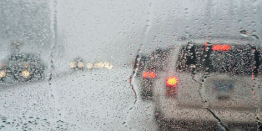 Οδηγοί προσοχή: Έντονη βροχόπτωση στη Λεμεσό, χαμηλή ορατότητα επηρεάζει την κυκλοφορία