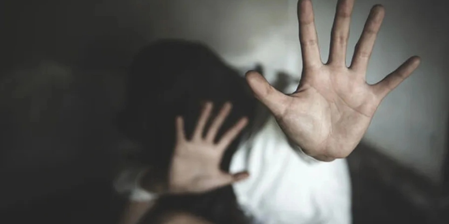 Γυναίκα από τον Βόλο κατήγγειλε τον άνδρα της για κακοποίηση της ίδιας και των παιδιών τους επειδή μιλούσε με άλλες στο Facebook