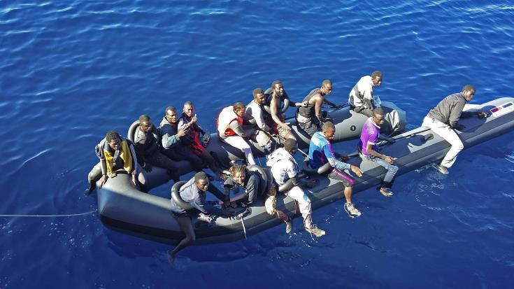 Περίπου 30 μετανάστες εντοπίστηκαν στα ανοιχτά της Λιβύης και διατρέχουν κίνδυνο, σύμφωνα με γερμανική οργάνωση