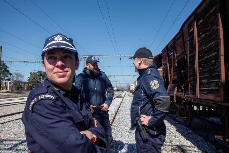 Η Frontex προσλαμβάνει 700 μόνιμους συνοριοφύλακες