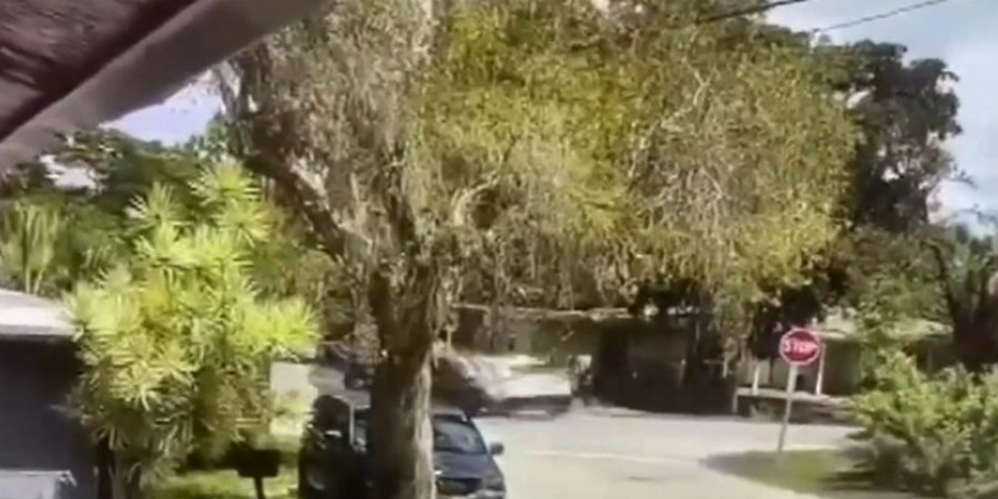 Τρομακτικό τροχαίο στη Φλόριντα: Lamborghini εκτοξεύτηκε 6 μέτρα και κατέληξε σε οροφή σπιτιού - Δείτε βιντεο