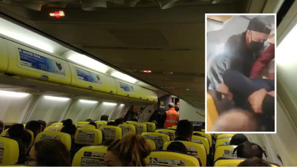 Τρόμος εν πτήσει: Επιβάτης προσπάθησε να ανοίξει την πόρτα αεροσκάφους στα 35.000 πόδια -BINTEO