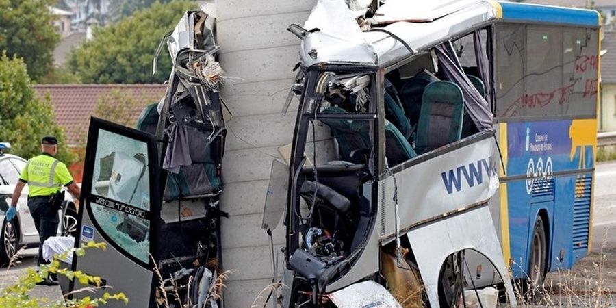 Ισπανία: Λεωφορείο σφηνώθηκε στο υποστύλωμα γέφυρας - 5 νεκροί