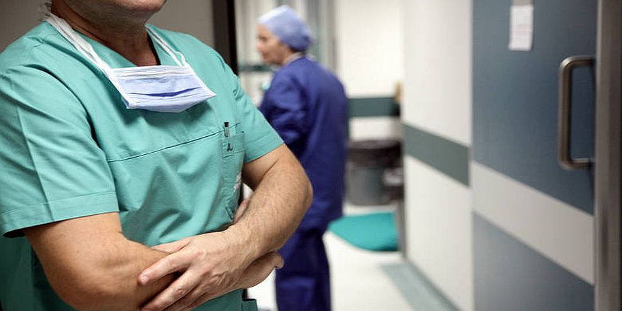 ΕΛΛΑΔΑ: Γιατρός πιάστηκε επ’ αυτοφώρω με φακελάκι – Τον απέλυσαν οριστικά 