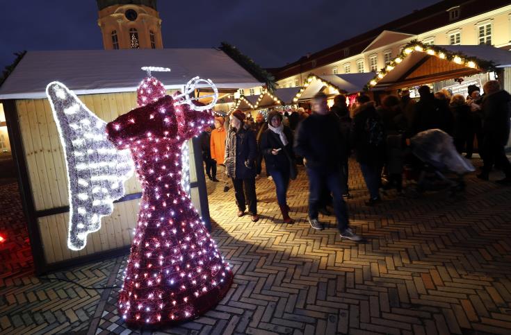 Οδηγός παρέσυρε πεζούς στη χριστουγεννιάτικη αγορά της ιταλικής πόλης Σόντριο 