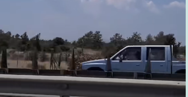VIDEO: Οδηγός κίνδυνος θάνατος προκάλεσε αναστάτωση στον αυτοκινητόδρομο -  Κινείτο… ανάποδα  με το διπλοκάμπινο του