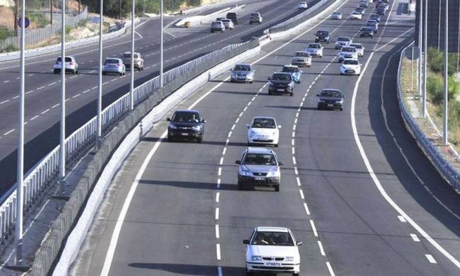 Χάος στον αυτοκινητόδρομο: Σύγκρουση οχημάτων - Δείτε σε ποιο σημείο