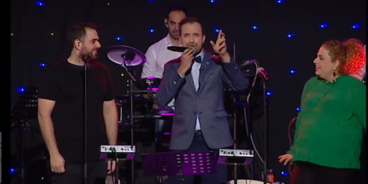 Ο Γιώργος Λιανός τραγουδάει «Μικρός τυμπανιστής» ως… Βασίλης Παπακωνσταντίνου – Απίστευτο βιντεάκι - VIDEO