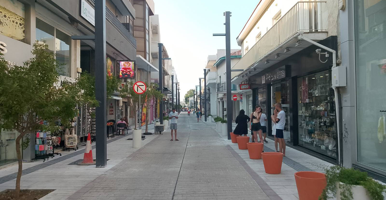 Άλλαξε πρόσωπο η Ζήνωνος Κιτιέως - Οι Λαρνακείς βλέπουν «νέα αρχή» για το εμπορικό κέντρο