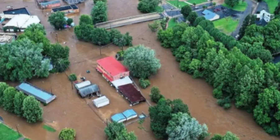 ΗΠΑ: Τουλάχιστον δύο νεκροί και 20 αγνοούμενοι από τις πλημμύρες στην Βόρεια Καρολίνα - BINTEO