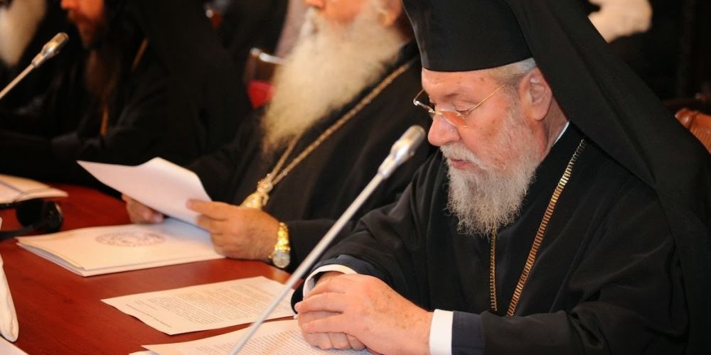 Αρχιεπίσκοπος: «Κανείς δεν μπορεί να απαγορεύσει τους σταυρούς στους μαθητές μας»