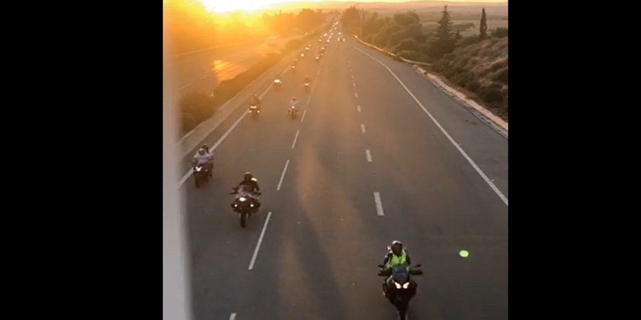 ΔΙΑΜΑΡΤΥΡΙΑ: Στον 'δρόμο' οι μοτοσικλετιστές με αυξημένα μέτρα ασφαλείας - Με κιγκλιδώματα και αποστάσεις ο χώρος - ΦΩΤΟ&VIDEO