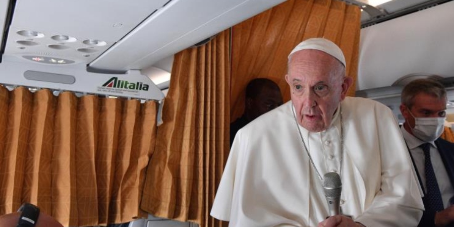 «Υπάρχουν και κάποιοι καρδινάλιοι που είναι αρνητές» είπε ο πάπας Φραγκίσκος, ένας εισήχθη στο νοσοκομείο