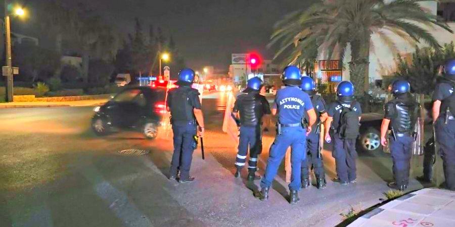 Αυτούς ψάχνει η Αστυνομία για τα επεισόδια στη Χλώρακα - Φωτογραφίες τους στη δημοσιότητα