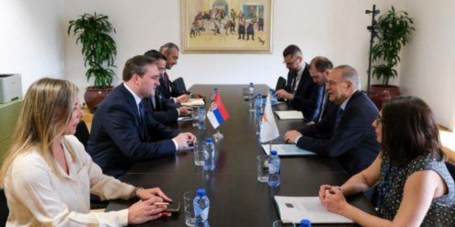 Διμερή συνάντηση με τον Σέρβο ομόλογο του είχε ο Υπουργός Εξωτερικών στις Βρυξέλλες
