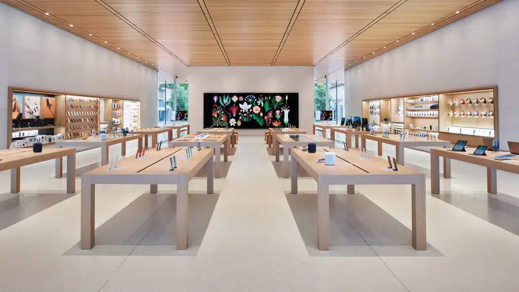 Apple: Αυτά είναι τα 15 προϊόντα που δεν ακρίβυναν και πού «χτύπησαν» οι αυξήσεις - Δείτε τη λίστα