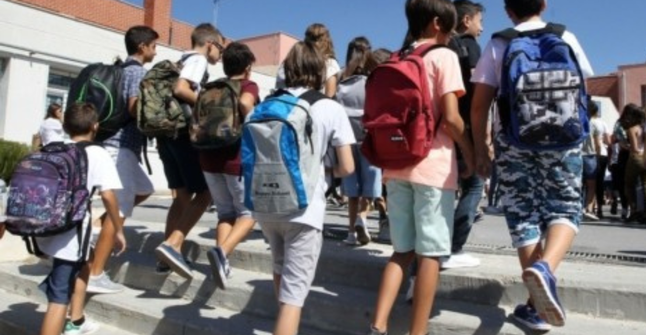 Αδιανόητο: Παιδιά στη Λευκωσία περιφέρονται σαν «πινγκ πονγκ» επειδή το σχολείο έμεινε χωρίς ρεύμα