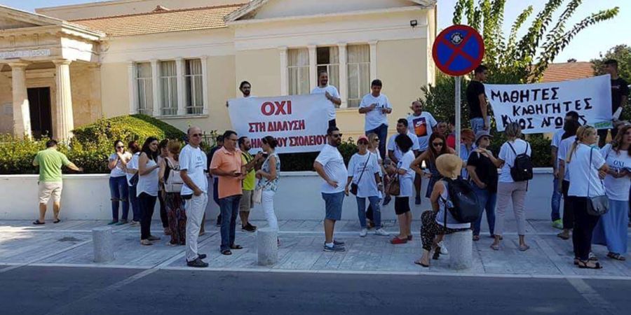 ΠΑΦΟΣ: Ενημέρωση των πολιτών από τους εκπαιδευτικούς σε απεργία