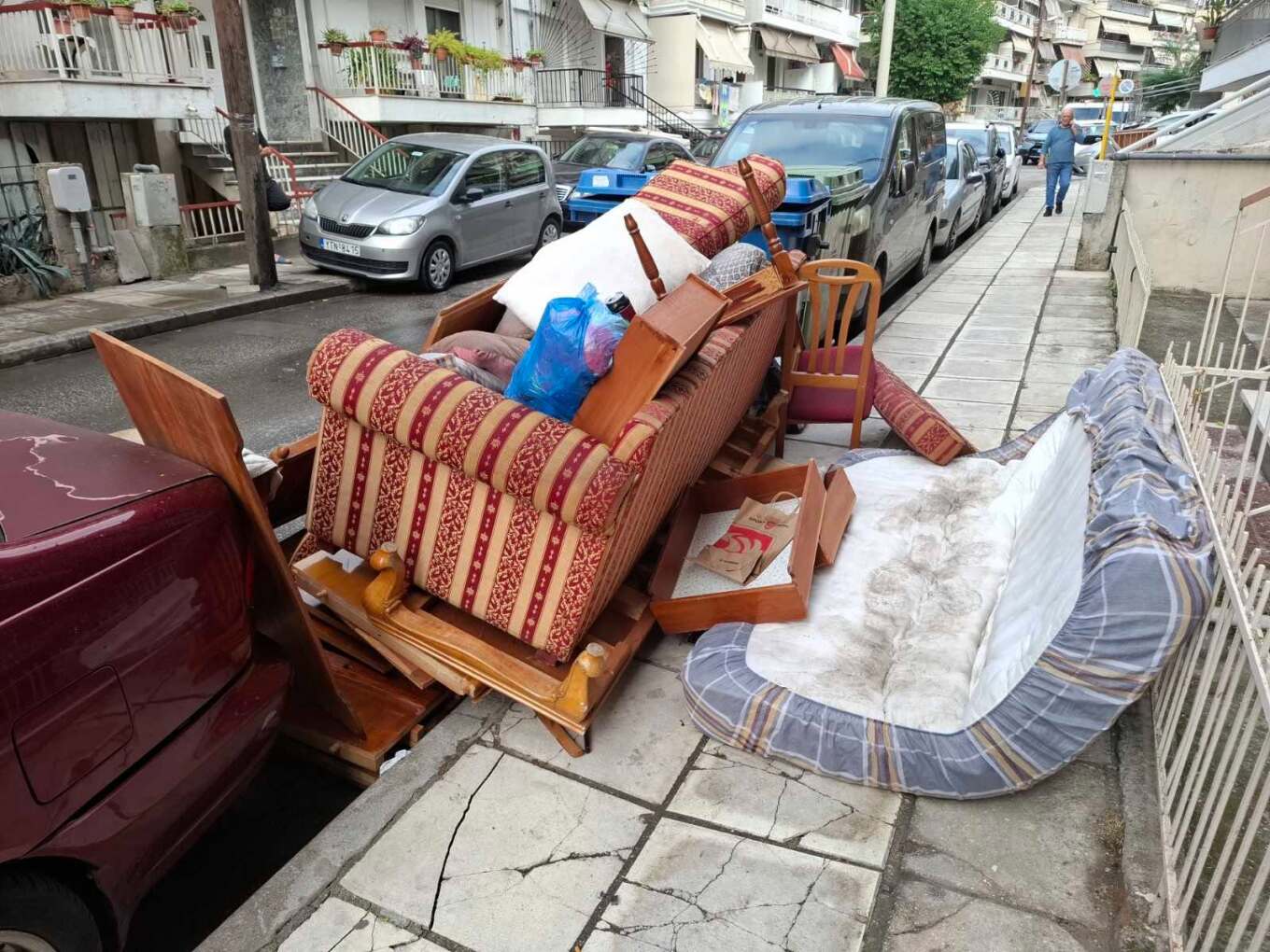  Πέταξε τα έπιπλα του σε δρόμο της Θεσσαλονίκης και το πλήρωσε ακριβά – Βαρύ το πρόστιμο  