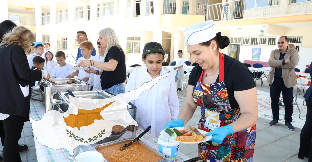 Κανένα παιδί χωρίς φαγητό σε Δημοτικό Σχολείο στη Λάρνακα - Μητέρες εργοδοτούνται και μαγειρεύουν μέσω του «Μαγειρεύω και προσφέρω»