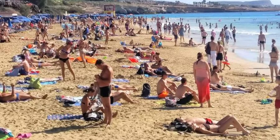 VIDEO - «Φίσκα» οι παραλίες – Έτρεξαν να δροσιστούν οι Κύπριοι