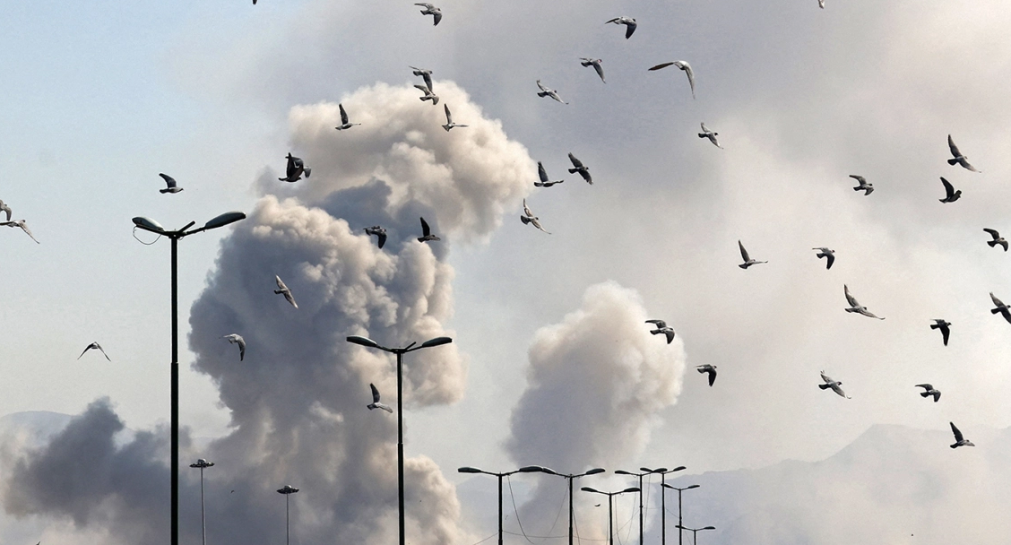 Live: Νέοι βομβαρδισμοί του Ισραήλ στο Ιράν, μπαράζ εκρήξεων στην Τεχεράνη, Ιρανικές επιθέσεις σε Μπαχρέιν και Κατάρ - Σε επιφυλακή παραμένει η Κύπρος