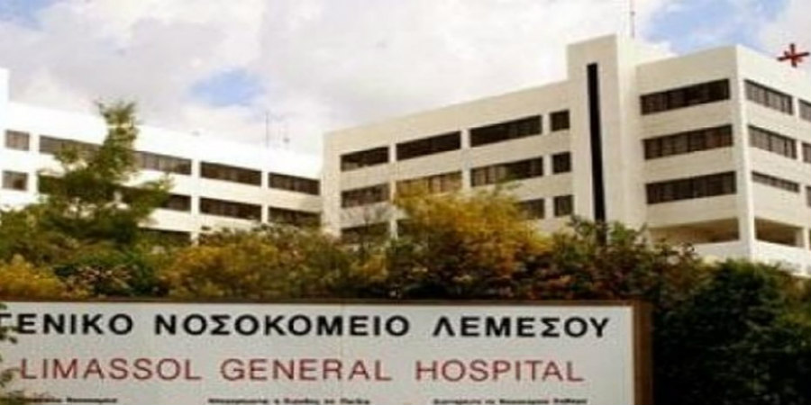 Κύπριος παρουσιαστής φωτογραφίζει τους κάδους στο ανσανσέρ των ασθενών του Γενικού Νοσοκομείο Λεμεσού – ΦΩΤΟΓΡΑΦΙΕΣ