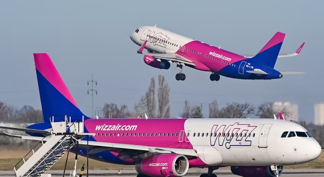 Wizz Air: Τι πρέπει να γνωρίζουν όσοι ακυρώθηκαν οι πτήσεις τους λόγω του μπλακ άουτ - Όλες οι λεπτομέρειες 