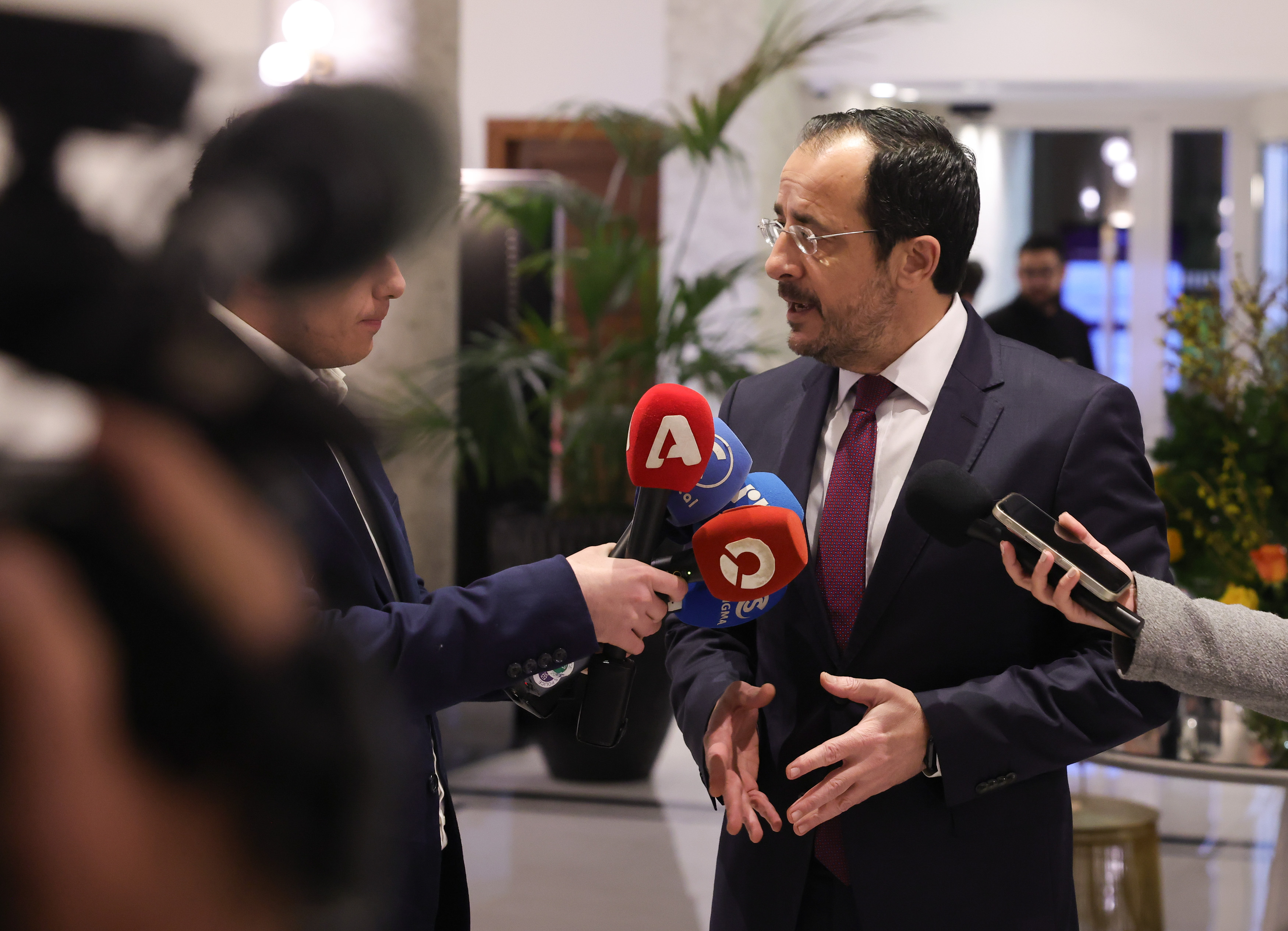 ΠτΔ για τηλεδιάσκεψη ηγετών της «Συμμαχίας των Προθύμων»: «Η ΚΔ κατανοεί πλήρως τις τραγικές επιπτώσεις του πολέμου στην Ουκρανία»