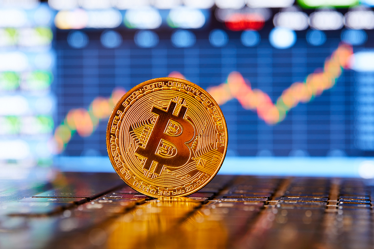 «Άγχος» για το Bitcoin: Θα υποχωρήσει κάτω από τις 100.000 δολ; – Τι αποκαλύπτει ο «Grand Daddy» όλων των δεικτών