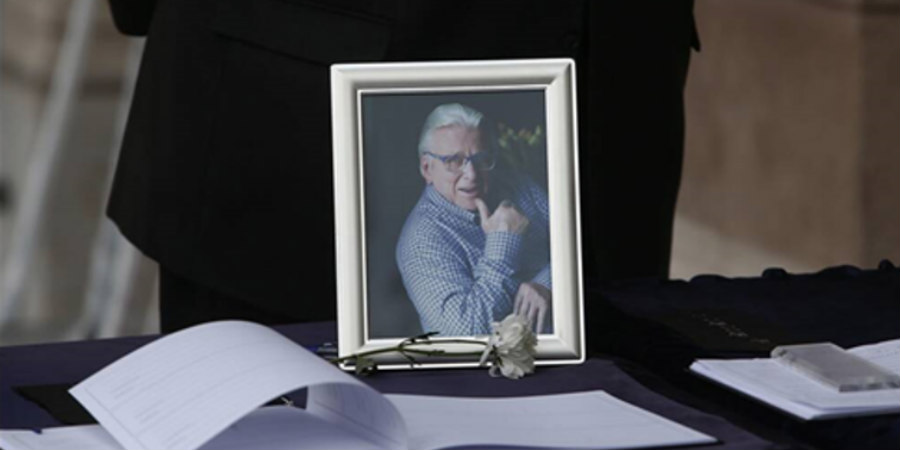 Κηδεία Κώστα Βουτσά: Η θλίψη χαραγμένη στα πρόσωπα όλων όσοι παραβρέθηκαν στο τελευταίο ταξίδι του αξέχαστου ηθοποιού – ΦΩΤΟΓΡΑΦΙΕΣ&VIDEO 