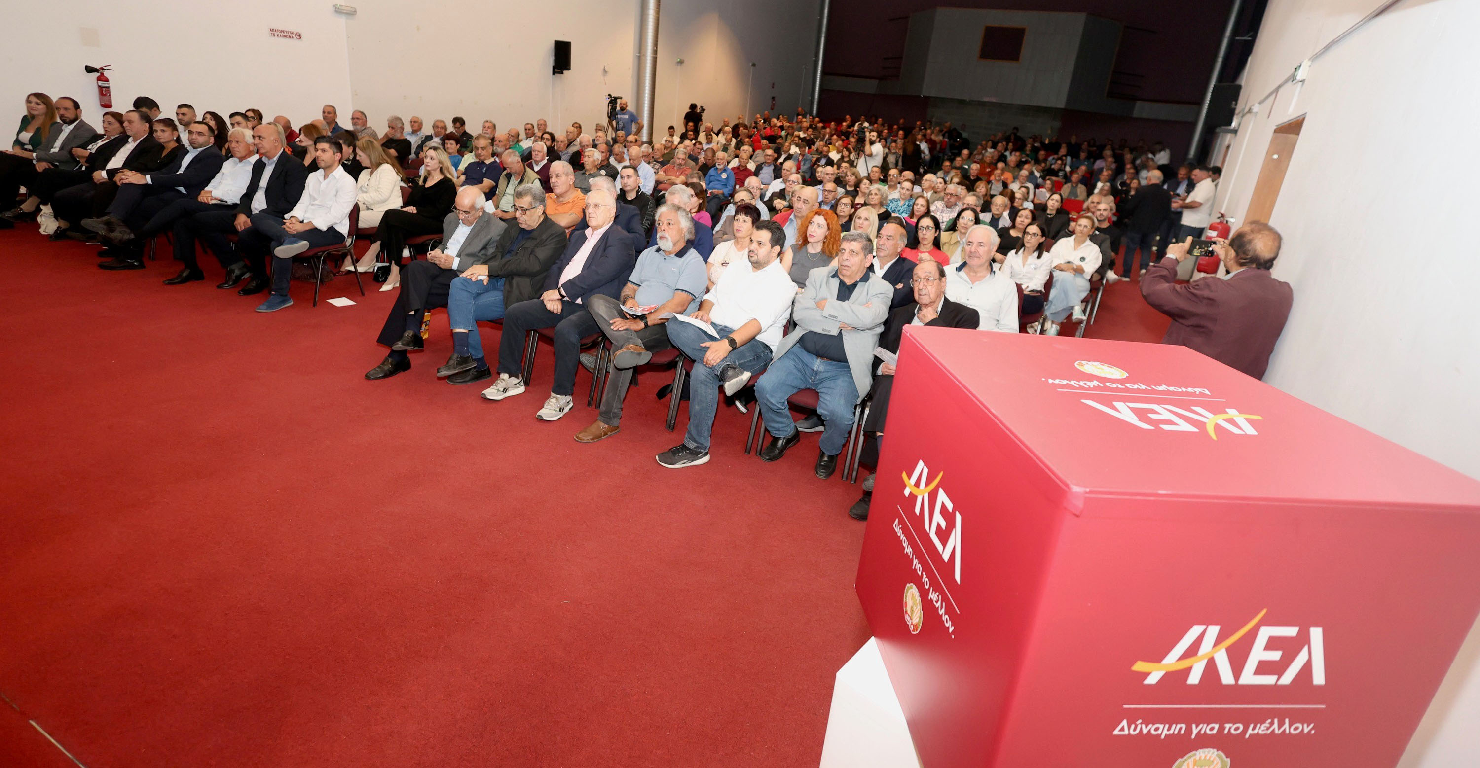 Αυτοί είναι οι 12 υποψήφιοι του ΑΚΕΛ για την επαρχία Λεμεσού - Δύο γνωστές ηθοποιοί στο ψηφοδέλτιο 