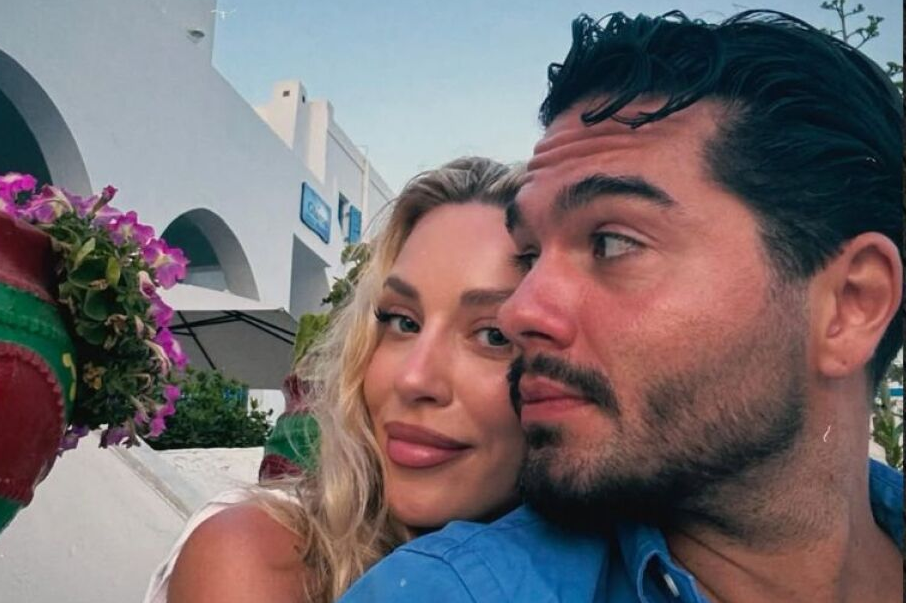 Η Γαρυφαλλιά Καληφώνη δημοσίευσε φωτογραφίες από τις διακοπές της με τον Χρήστο Μάστορα στη Μήλο