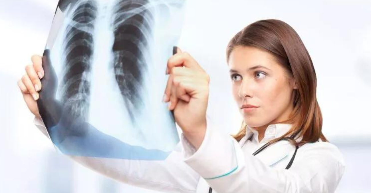Καρκίνος Πνεύμονα: Η μετάλλαξη που φέρει το 95% των ασθενών – Τι μπορεί να αλλάξει στη θεραπεία
