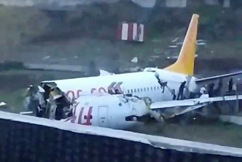 ΕΚΤΑΚΤΟ- ΚΩΝΣΤΑΝΤΙΝΟΥΠΟΛΗ: Αεροσκάφος βγήκε εκτός διαδρόμου και κόπηκε στα δύο- Μετέφερε 177 επιβάτες