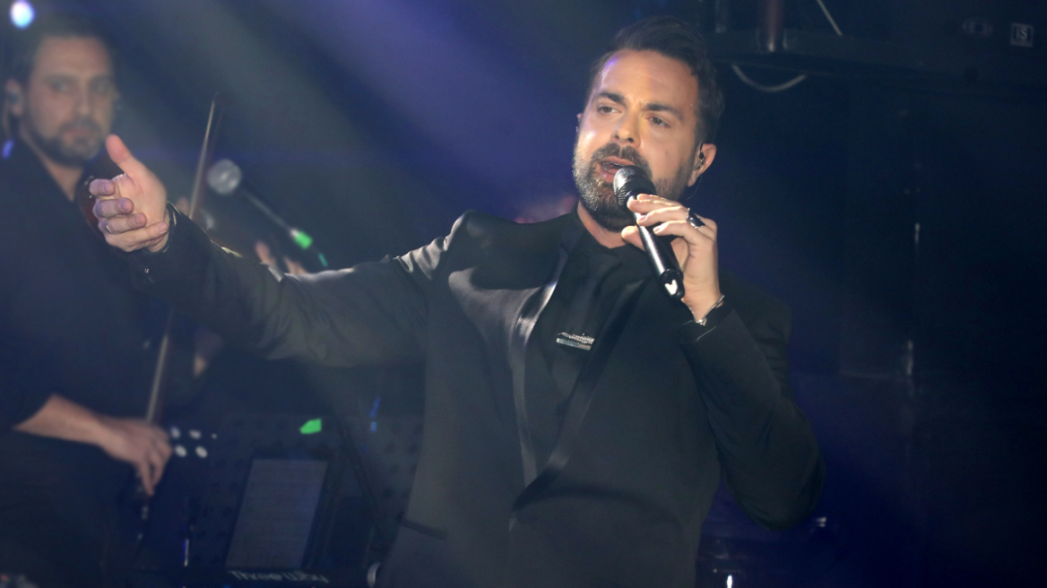 VIDEO: Έδειραν τον Hλία Βρεττό ενώ τραγουδούσε στην Κύπρο