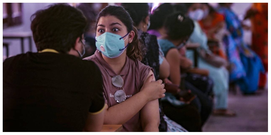 Απάτη με «εμβόλια» στην Ινδία : Έστηναν εμβολιαστικά κέντρα και χορηγούσαν αλατόνερο