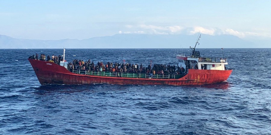 Εντοπίστηκε σκάφος με μετανάστες ανοικτά των κατεχομένων - Αναφορές για εκατοντάδες επιβάτες