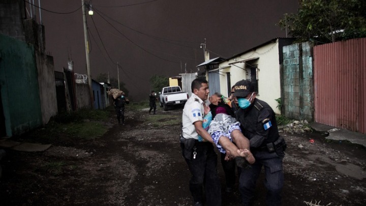 Τουλάχιστον 25 νεκροί από έκρηξη ηφαιστείου στη Γουατεμάλα