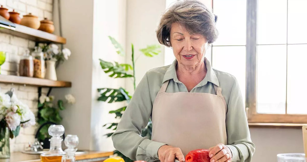Πόσο συχνά τρώνε κρέας οι μακροβιότεροι άνθρωποι στον κόσμο - Κορυφαίος μελετητής απαντά