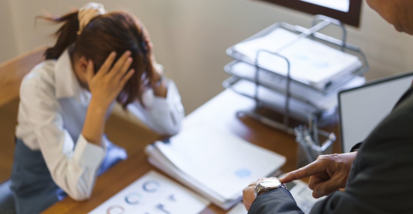 Τα ακούσαμε όλα: Εργαζόμενη απολύθηκε γιατί πήγαινε 40 λεπτά νωρίτερα στη δουλειά - Τι συνέβη