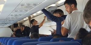 Έφτασαν Κύπρο! ΒΙΝΤΕΟ με πωρωμένους Απολλωνίστες – Τι έγινε ΜΕΣΑ στο αεροπλάνο