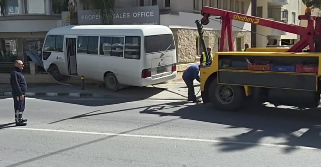 Σοκάρει το τροχαίο με το λεωφορείο στη Λευκωσία – Δείτε βίντεο 