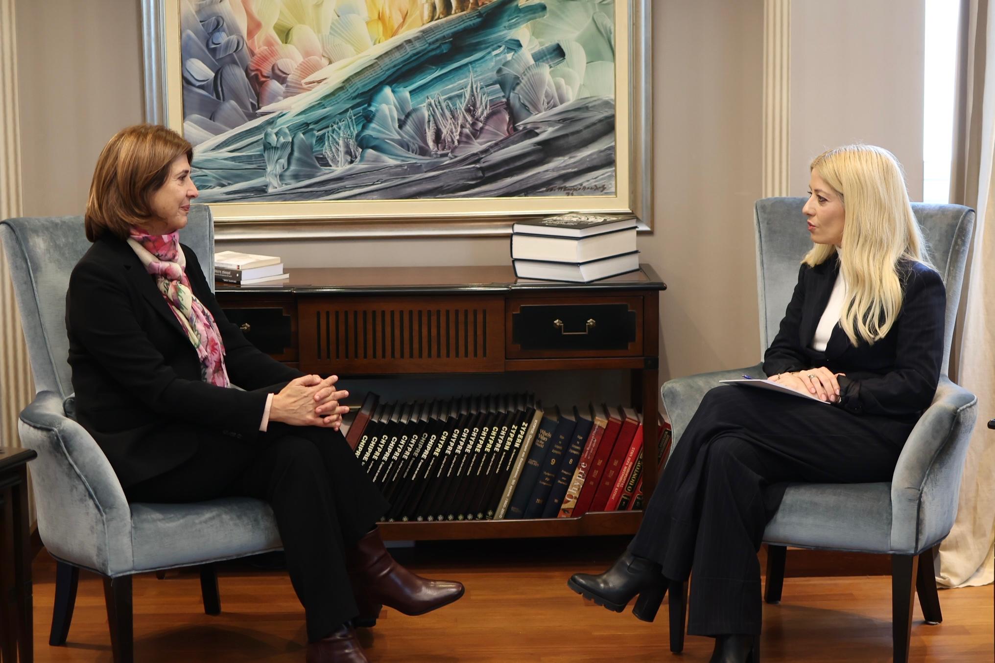 Συναντήθηκε με Ολγκίν η Αννίτα: «Ύψιστος στόχος η επανένωση της πατρίδας μας»